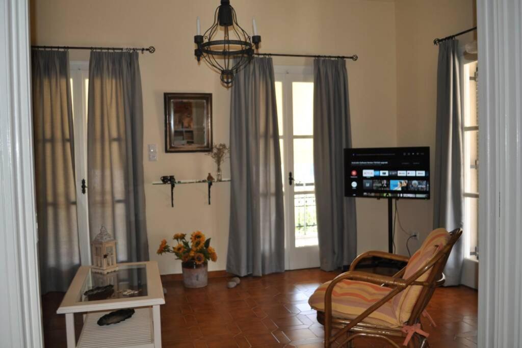 Κέντρο Αίγινα ήσυχη κατοικία90τμ δίπλα στη θάλασσα Εξωτερικό φωτογραφία