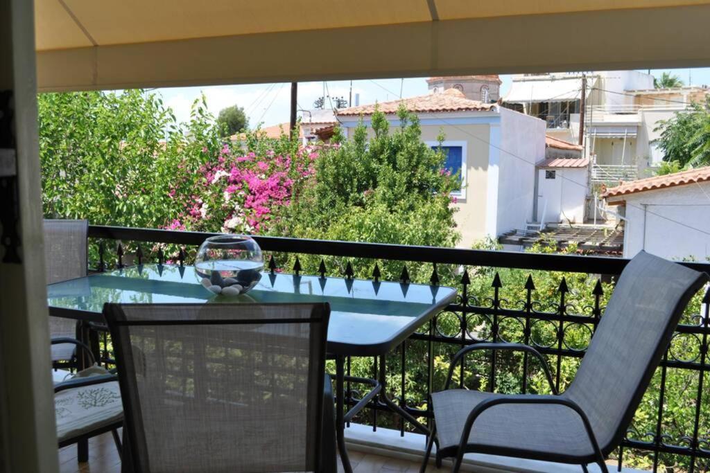 Κέντρο Αίγινα ήσυχη κατοικία90τμ δίπλα στη θάλασσα Εξωτερικό φωτογραφία